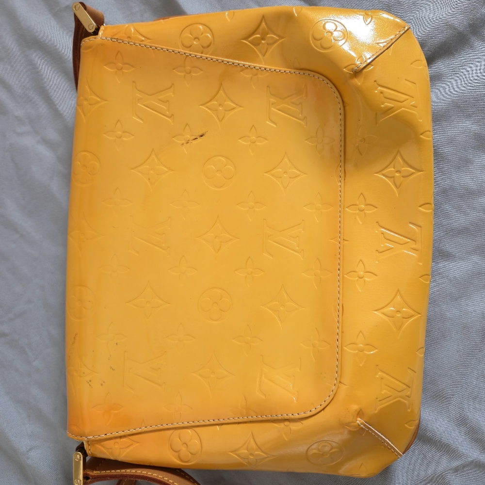 LOUIS VUITTON Thompson Street Beige (Yellow) Vernis Shoulder Baf - Picture 5 of 17